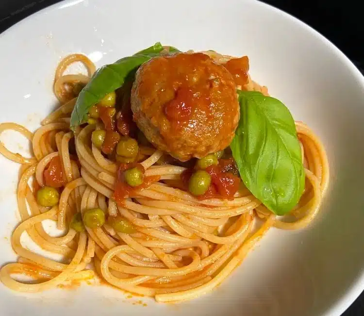 pasta e polpette ricetta veloce