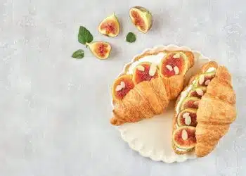 cornetti farciti ricotta e fichi