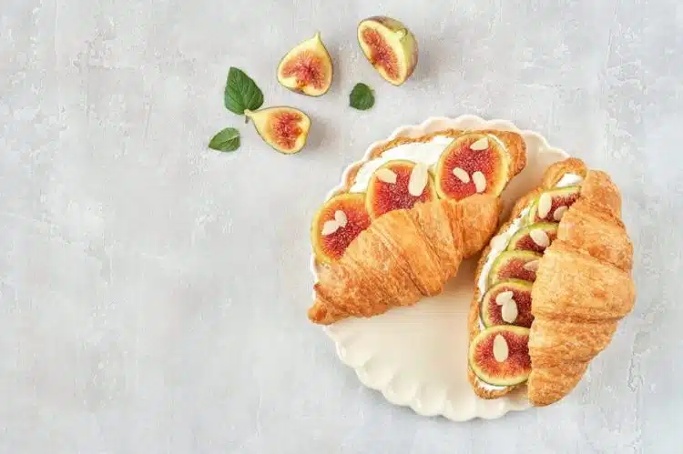 cornetti farciti ricotta e fichi