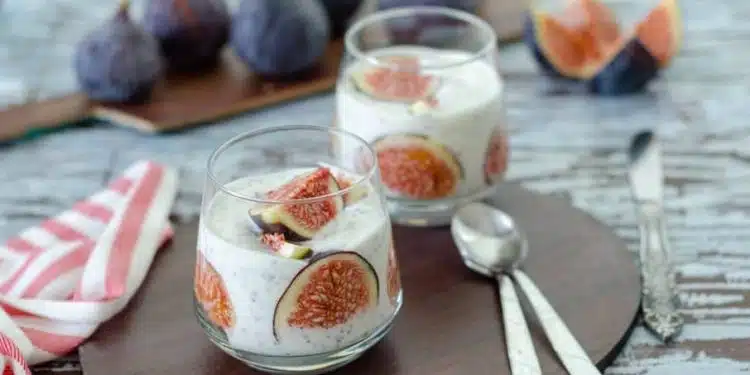 dessert con fichi freschi e yogurt