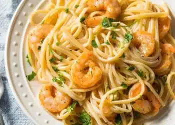 fettuccine in bianco gamberi olio e aglio