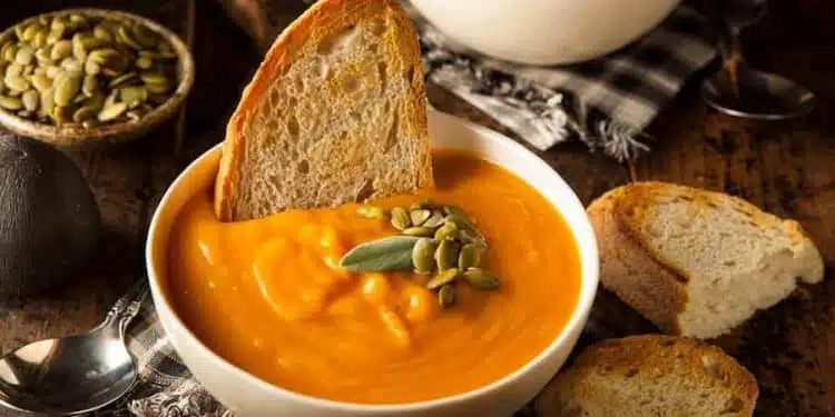 zuppa con zucca surgetata cremosa