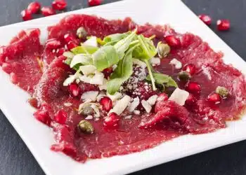 carpaccio di mazo capar e melograno