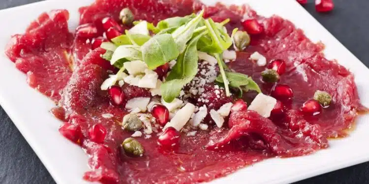 carpaccio di mazo capar e melograno