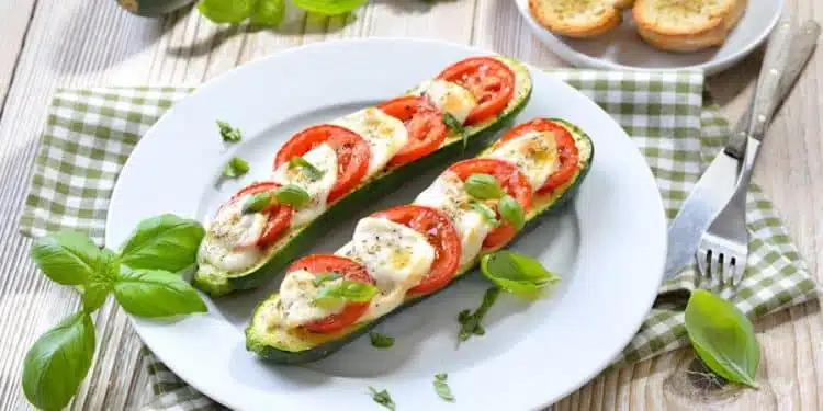 Zucchine ripiene mozzarella pomodoro