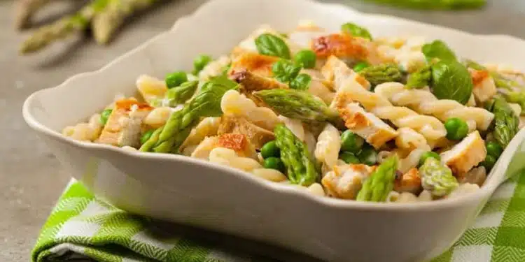 insalata di pollo pasta e asparagi