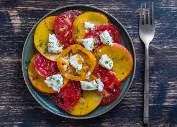 insalata pesche pomodoro e feta
