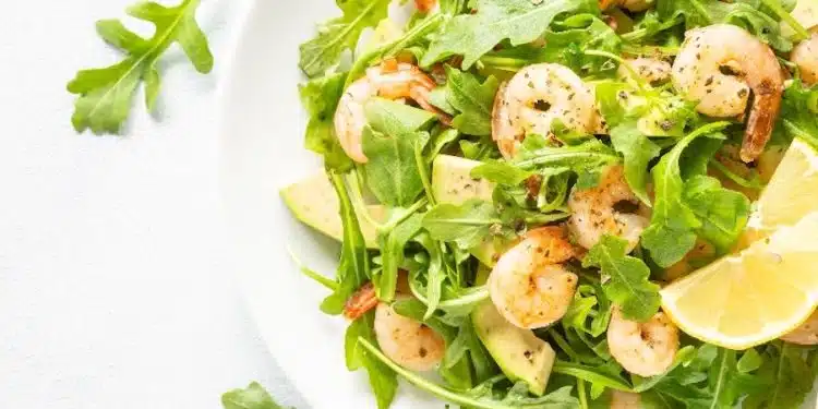 insalata di gamberi surgelati rucola e avocado
