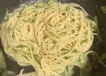 Pasta e zucchine in padella cremosa e sfiziosa