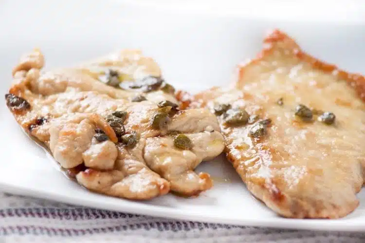 petto di pollo morbido capperi e senape