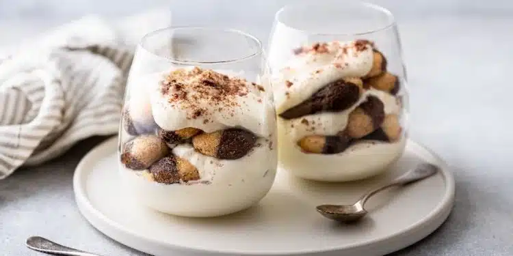 tiramisu senza uova con biscotti bianchi e neri