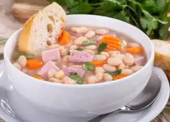 zuppa di fagioli cannellini e prosciutto
