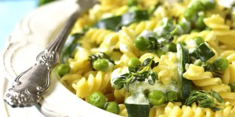 Fusilli piselli e zucchine in bianco