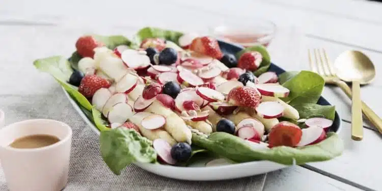 insalata di ravanelli fragole e asparagi