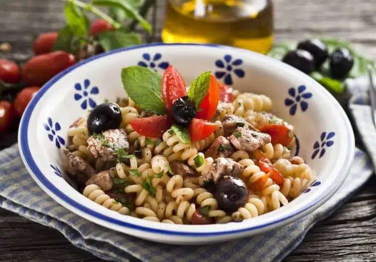 pasta fredda particolare con pesce spada