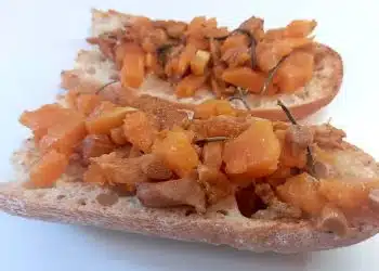 crostini di pane in padella zucca finferli