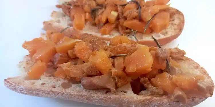 crostini di pane in padella zucca finferli
