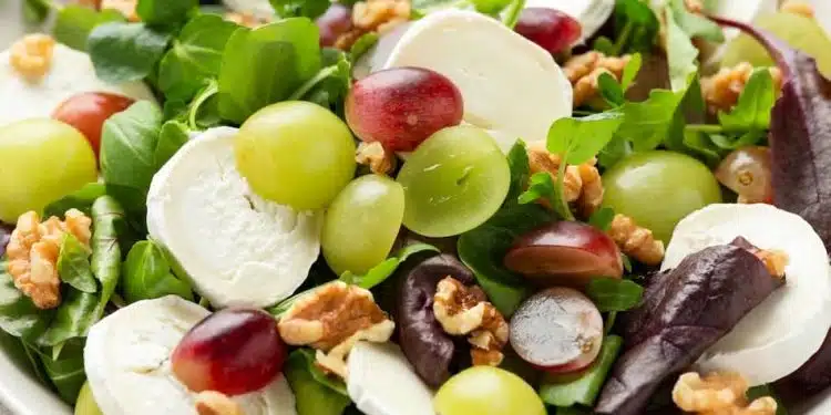 insalata uva noci mozzarella