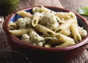 pasta con cavolo bianco pesto e formaggio