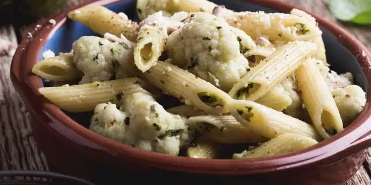 pasta con cavolo bianco pesto e formaggio