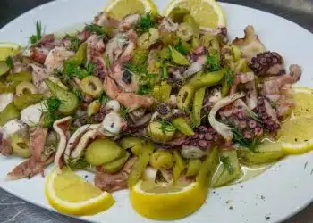 polpo limone e cetriolini insalata