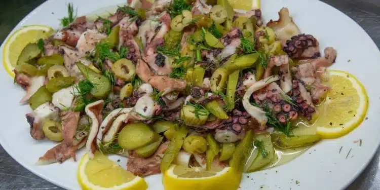 polpo limone e cetriolini insalata