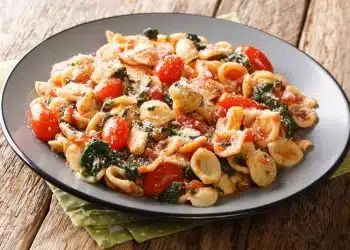 orecchiette con spinaci pomodorino e pecorino