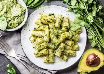 pasta al pesto di avocado
