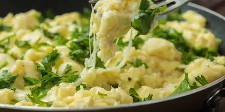 uova strapazzate prezzemolo e feta
