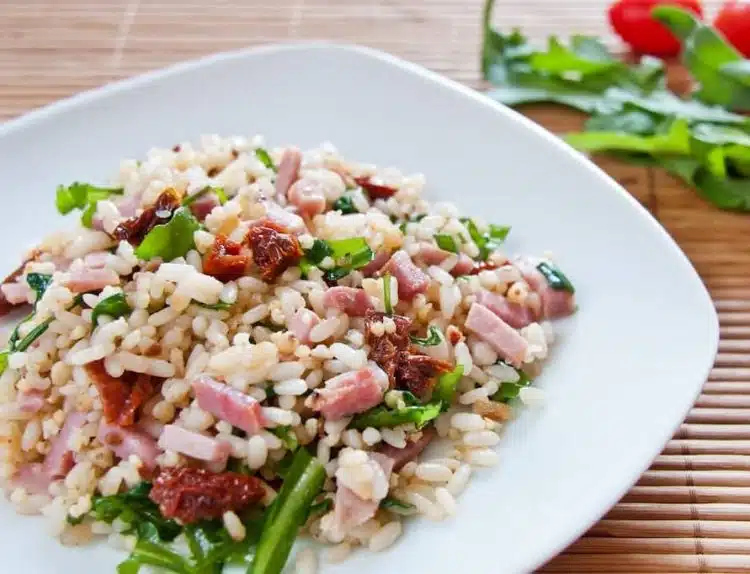 riso freddo rucola pomodori secchi