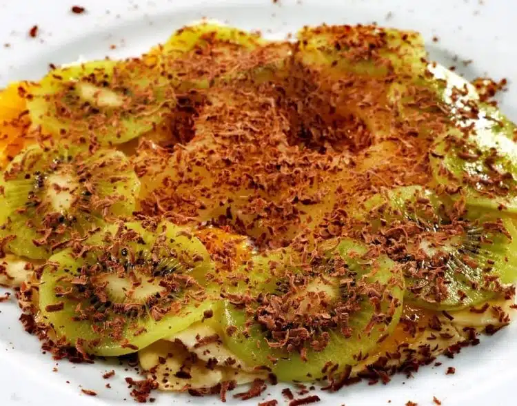 carpaccio di frutta con scaglie di coccolato