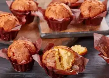 come fare i veri muffin americani- muffin su un tagliere