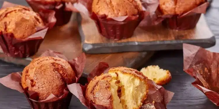 come fare i veri muffin americani- muffin su un tagliere