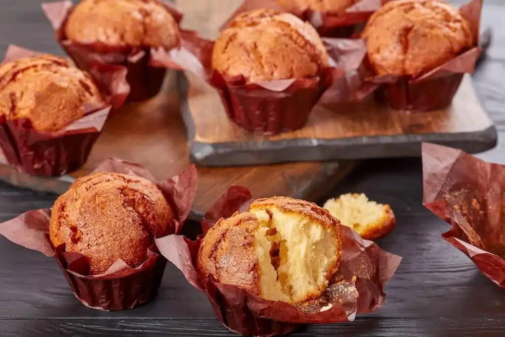 come fare i veri muffin americani- muffin su un tagliere