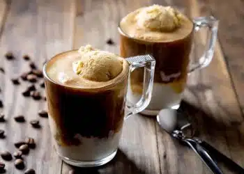 affogato al caffè in bicchiere