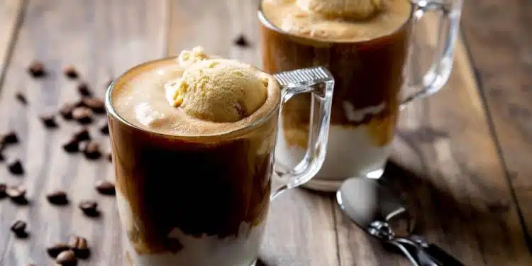 affogato al caffè in bicchiere