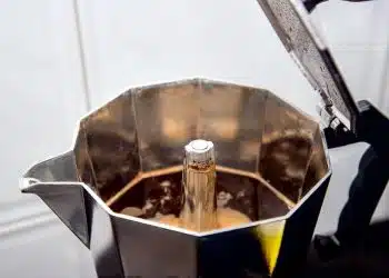 come fare il caffè con la moka- caffè che esce lentamente