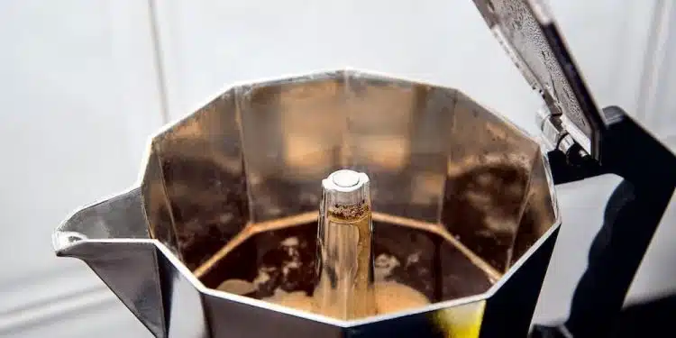 come fare il caffè con la moka- caffè che esce lentamente