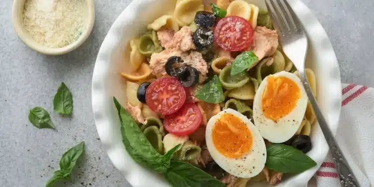 pasta fredda con tonno uova sode e pomodorini