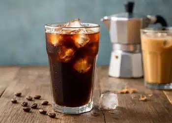 caffè freddo fatto in casa in bicchiere