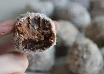 energy balls con avena datteri cacao e cocco fatti in casa