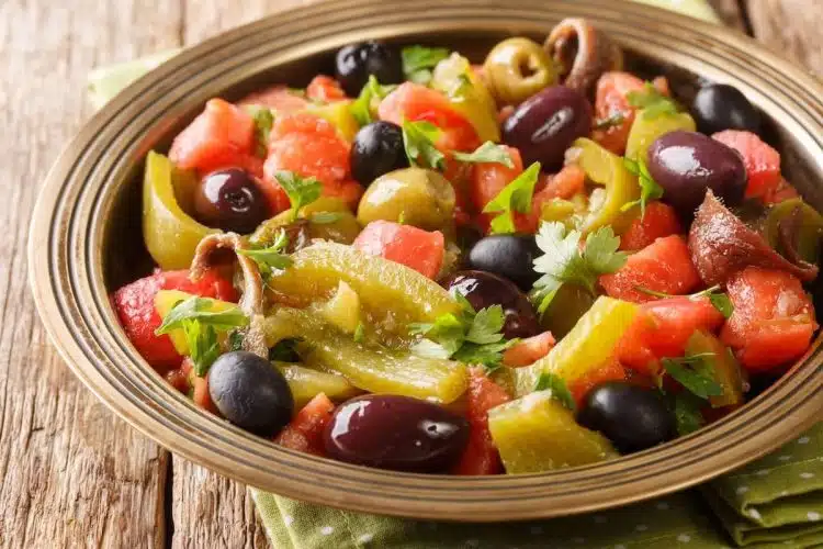 insalata di peperoni e acciughe e olive
