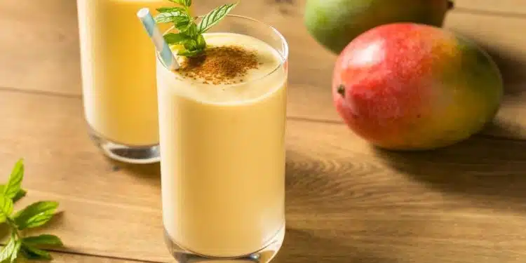 mango lassi servito in bicchiere ricetta indiana