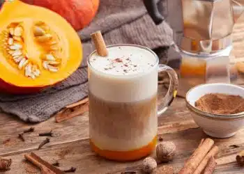 pumpkin spice latte vegan senza panna in bicchiere