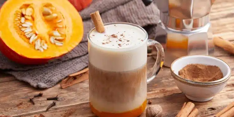 pumpkin spice latte vegan senza panna in bicchiere