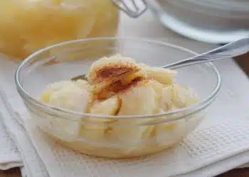 composta di mele a pezzi con cannella
