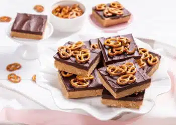 barrette al cioccolato burro d'arachidi e pretzel