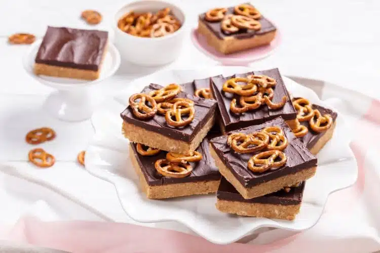 barrette al cioccolato burro d'arachidi e pretzel