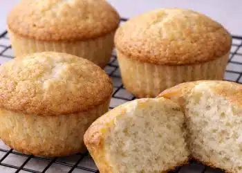 Muffini in friggitrice ad aria appena sfornati