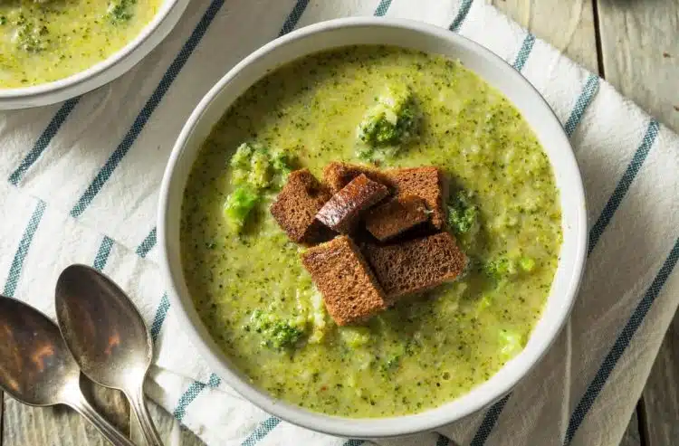 zuppa di broccoli surgelati e fagioli in scatola